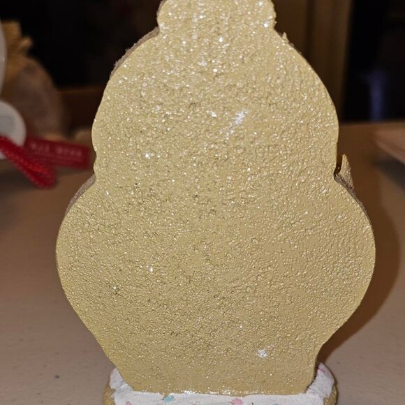 Mrs. Claus' Bakery Santa - Picture 2 of 3